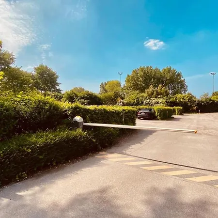 6 Personnes Avec Piscine Tennis Et Parking Gratuit 25 شقة